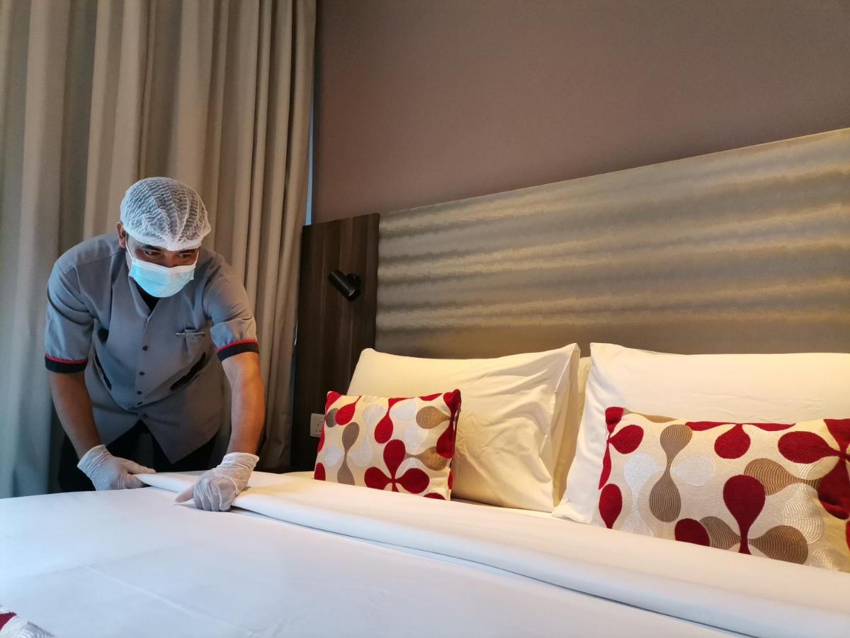 Ramada Suites By Wyndham Kuala Lumpur City Centre Esterno foto