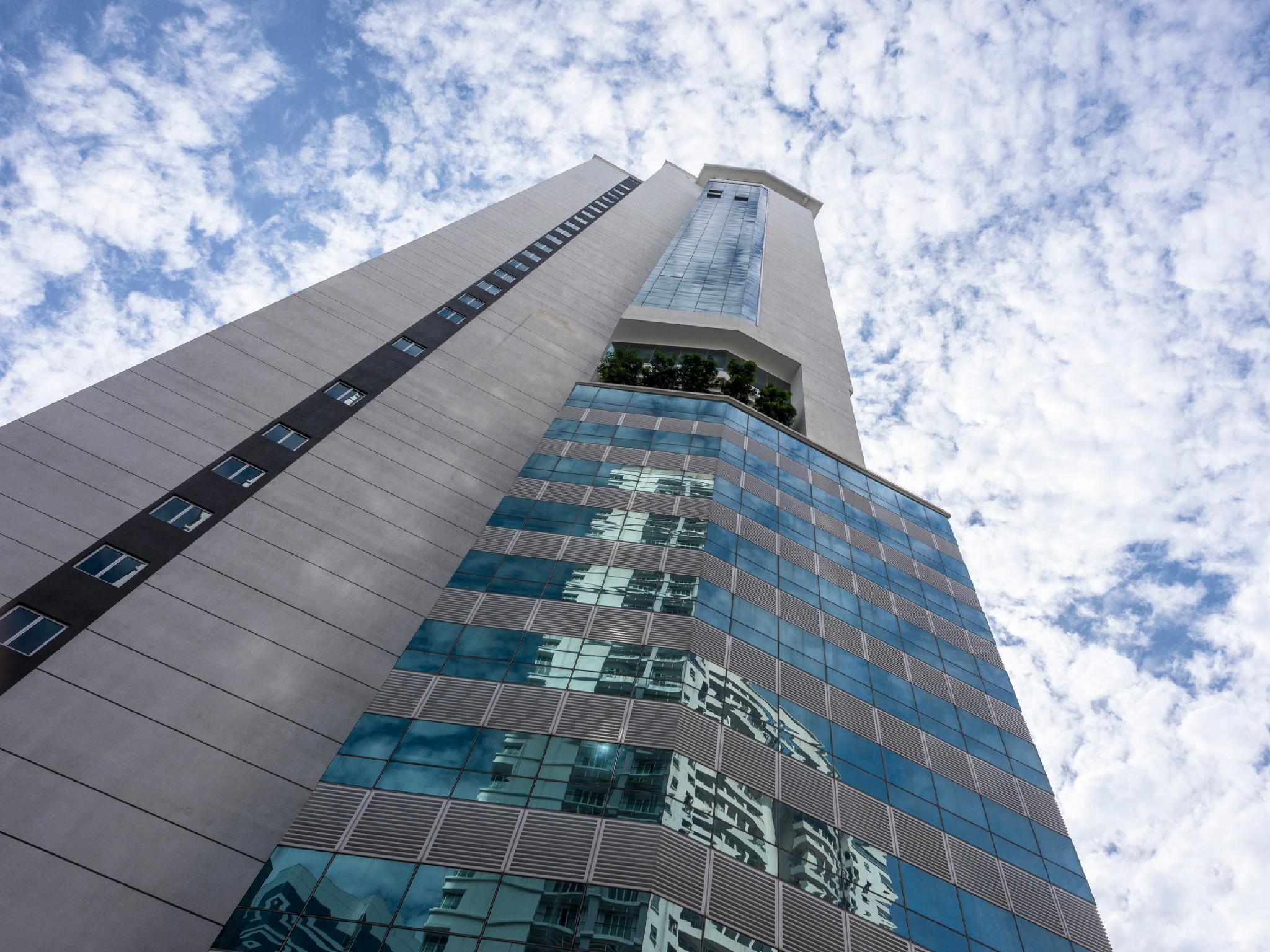 Ramada Suites By Wyndham Kuala Lumpur City Centre Esterno foto