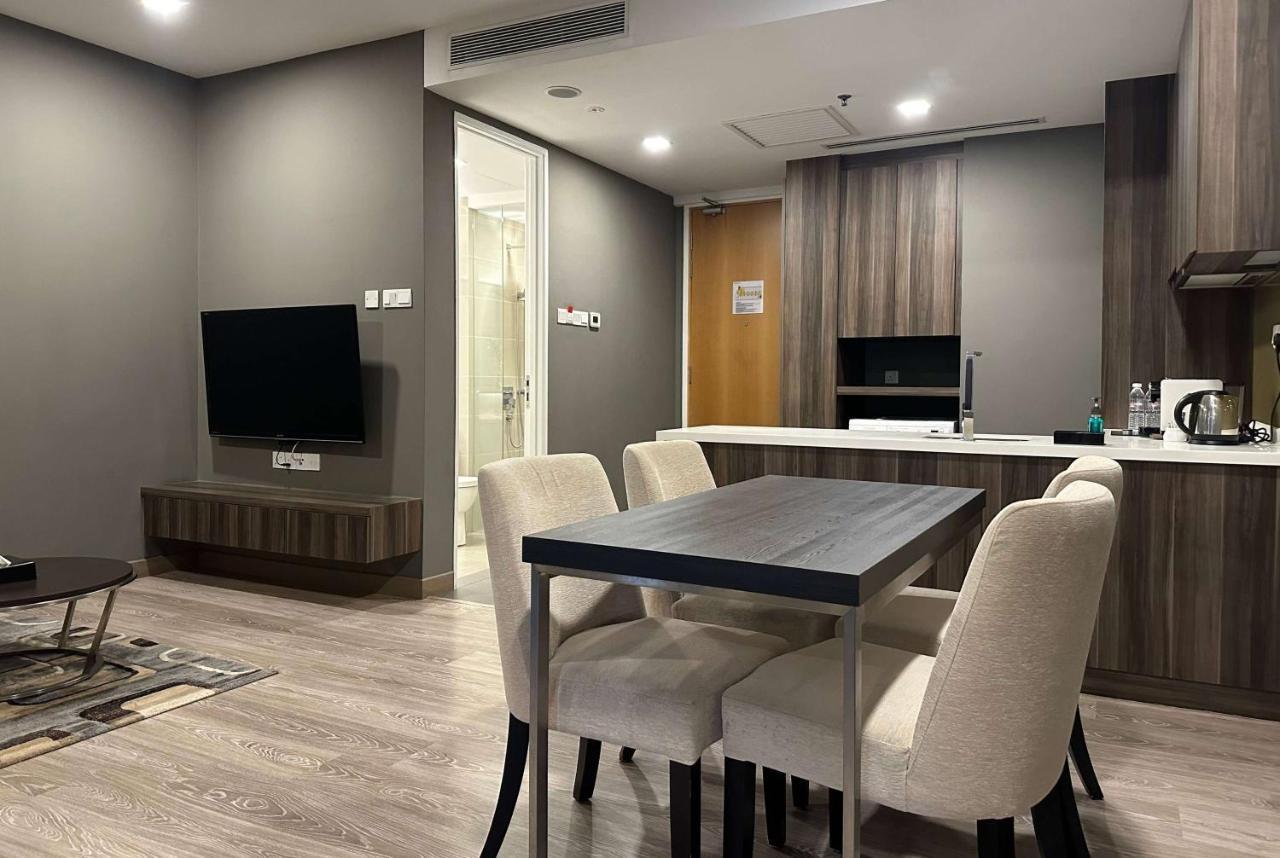 Ramada Suites By Wyndham Kuala Lumpur City Centre Esterno foto